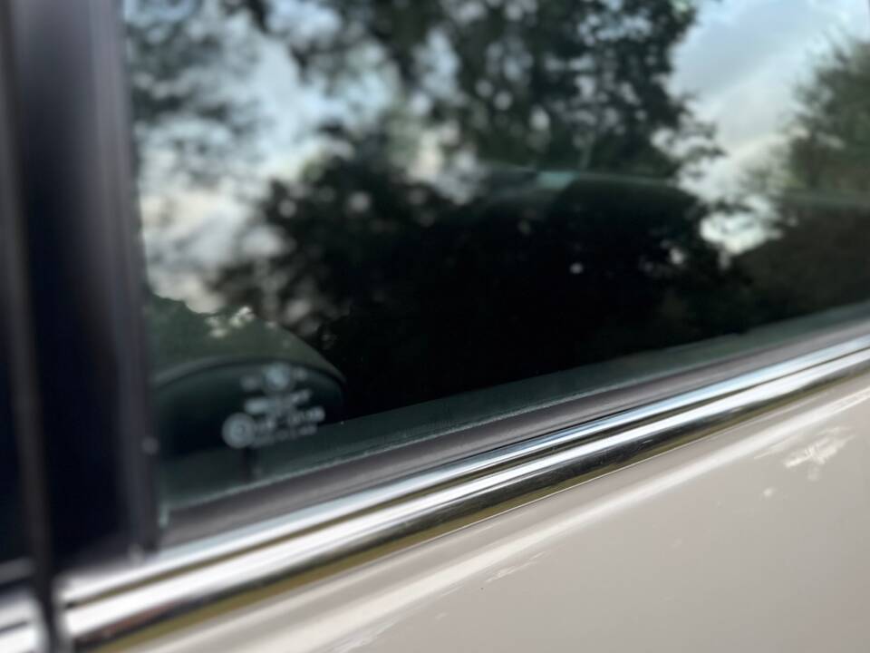 Bild 37/47 von BMW 528i (1986)