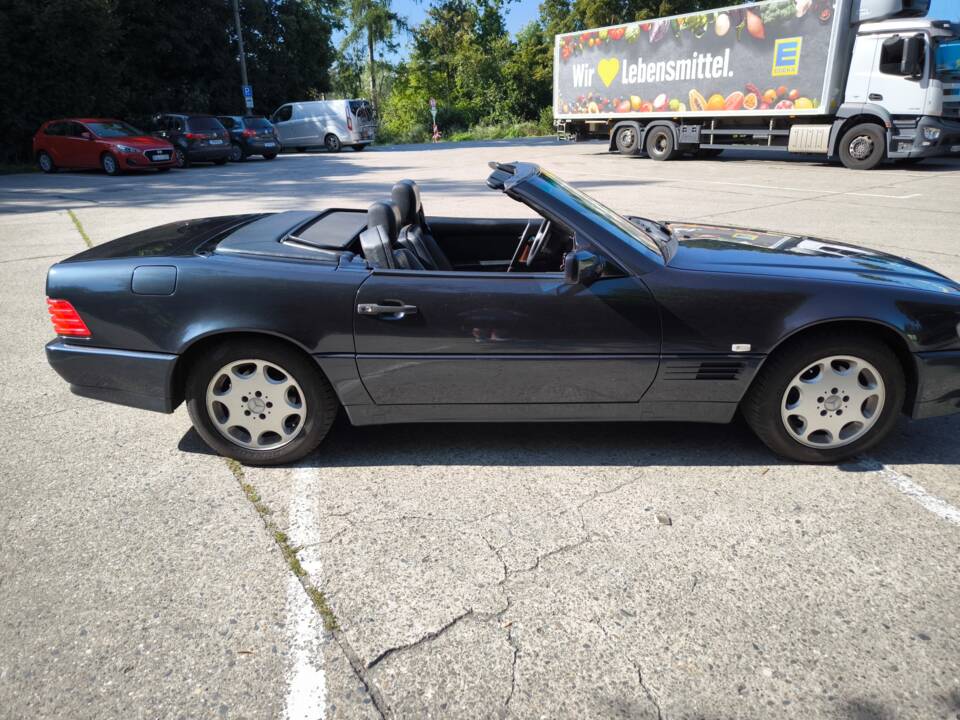 Image 26/38 of Mercedes-Benz SL 320 (1994)
