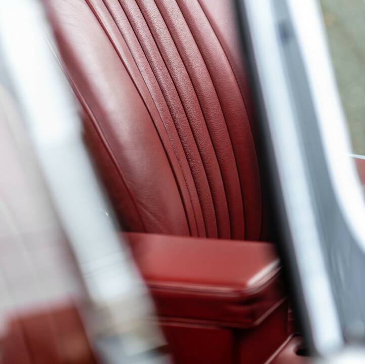 Image 30/50 of Jaguar E-Type 4.2 (1965)