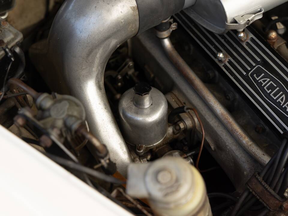 Image 16/50 of Jaguar Mk II 2.4 (1967)