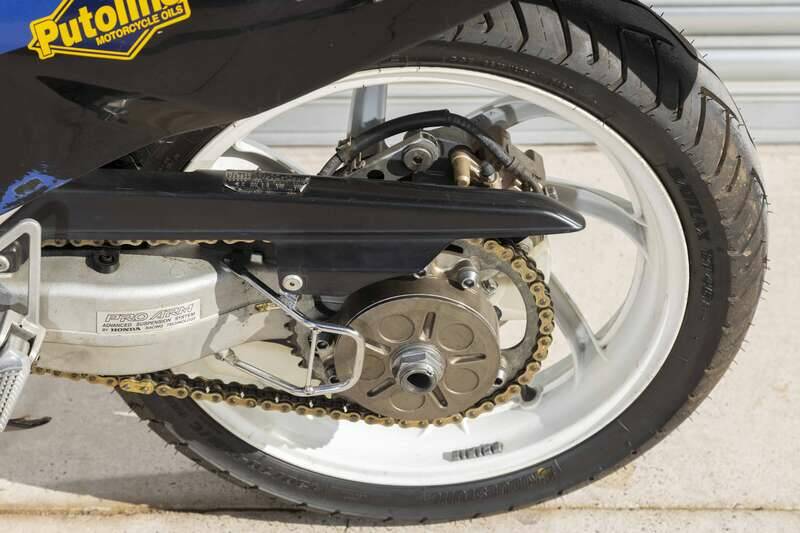 Bild 42/47 von Honda VFR 400 R (1988)