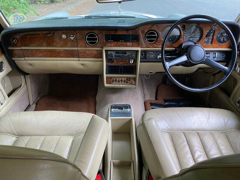 Image 37/50 de Bentley Corniche (1980)