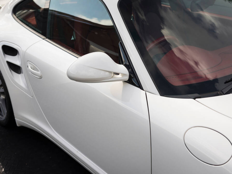 Image 8/27 of Porsche 911 Turbo (2010)