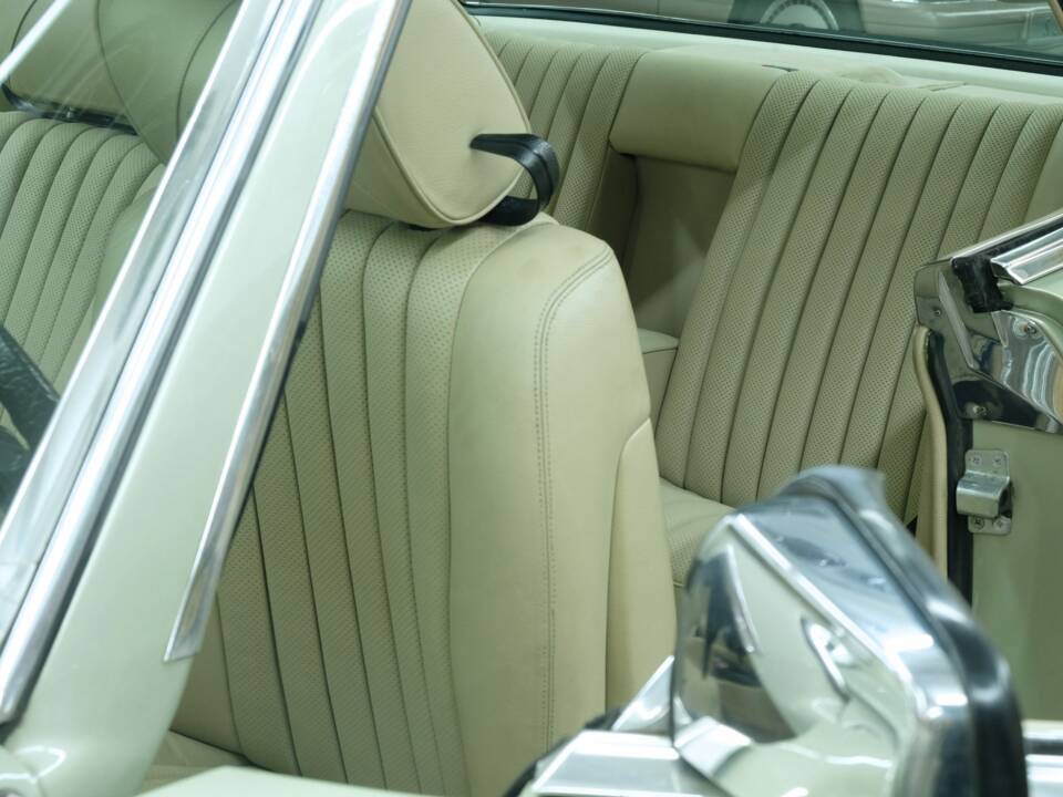 Image 15/50 de Mercedes-Benz 450 SLC 5,0 (1978)