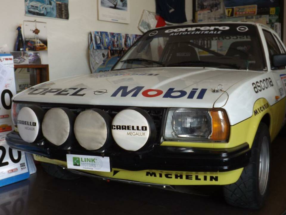 Imagen 2/40 de Opel Ascona 2000 SR (1981)