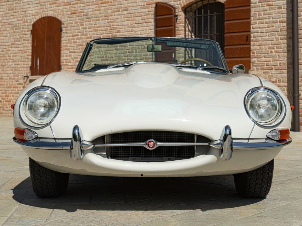 Bild 4/50 von Jaguar E-Type (1968)