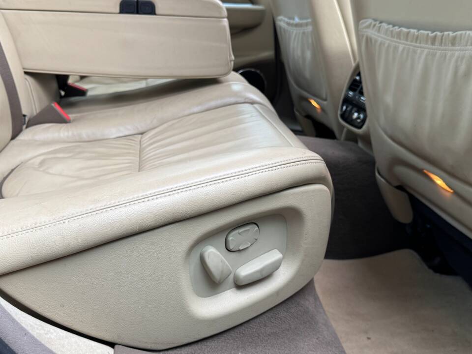 Image 13/22 of Jaguar XJR Super V8 (2005)