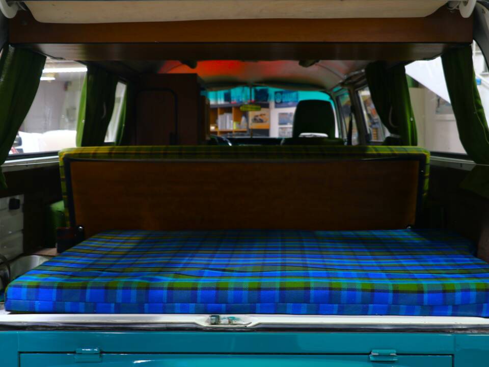 Bild 36/38 von Volkswagen T2b Camper (1974)