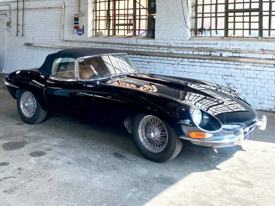 Image 5/8 de Jaguar E-Type (1968)