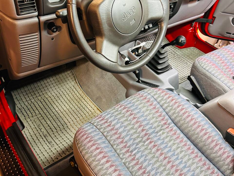 Image 9/28 of Jeep Wrangler Sport Hardtop 2.5 (1998)