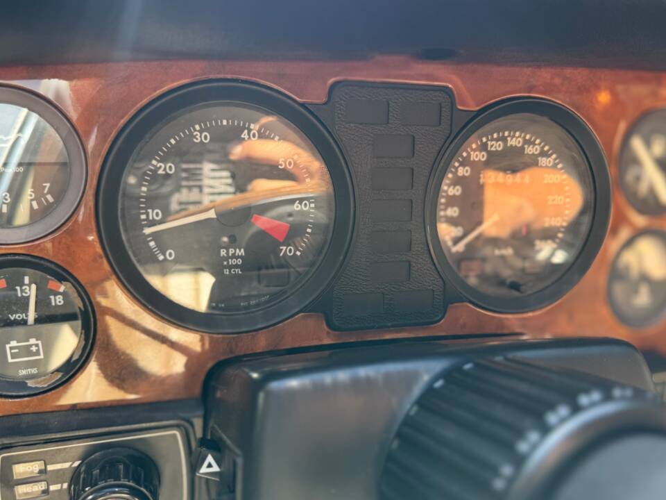 Immagine 9/41 di Jaguar XJ 12 (1990)