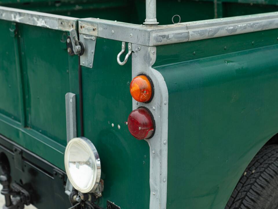 Bild 21/50 von Land Rover 88 (1978)