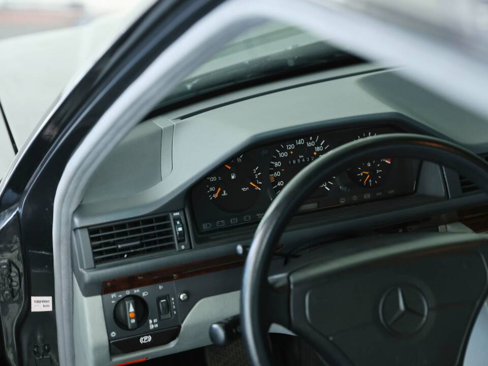 Bild 21/50 von Mercedes-Benz 500 E (1993)