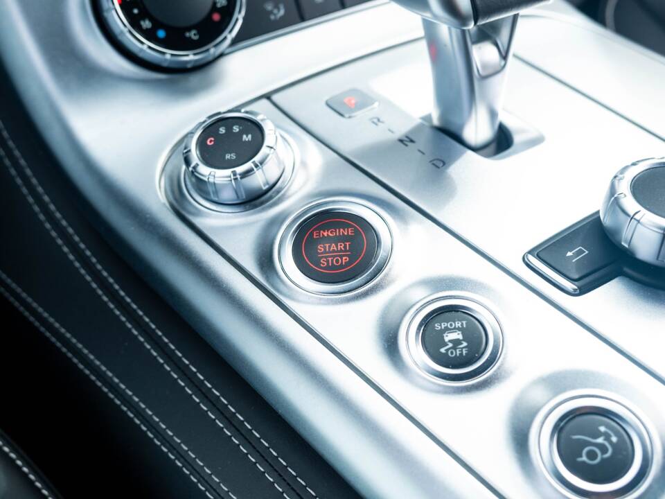 Image 25/32 of Mercedes-Benz SLS AMG (2011)