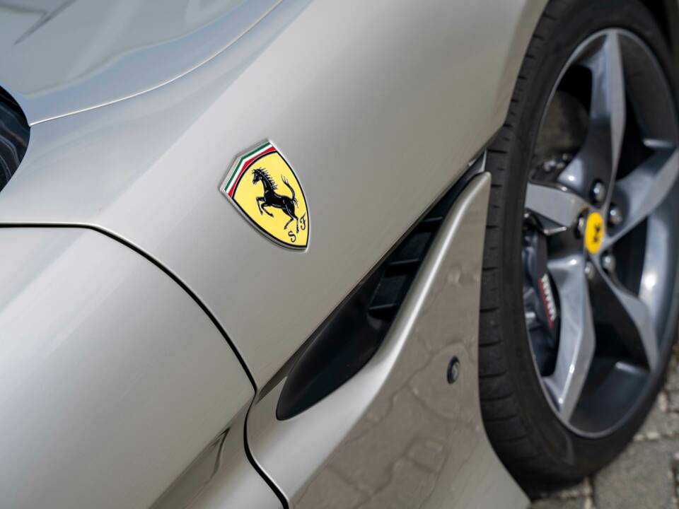 Image 24/44 of Ferrari Portofino M (2022)