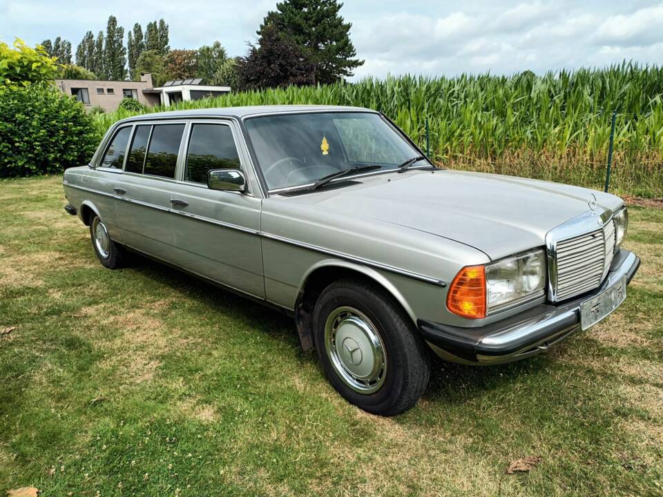 Image 1/8 of Mercedes-Benz 300 D lang (1985)