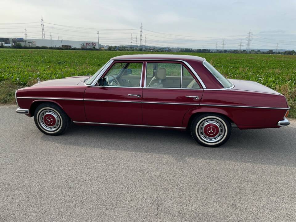 Bild 19/21 von Mercedes-Benz 220 D (1974)