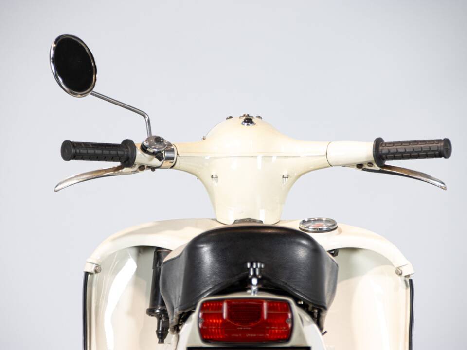 Image 17/50 of Moto Guzzi Galletto (1962)