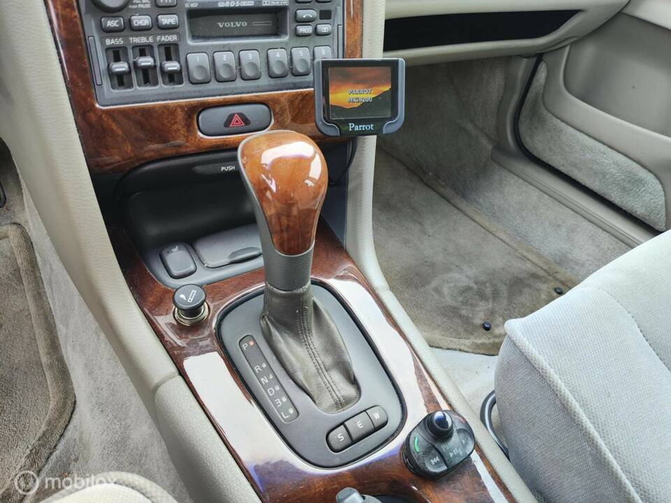 Image 21/33 of Volvo S 70 2.5 T (1997)