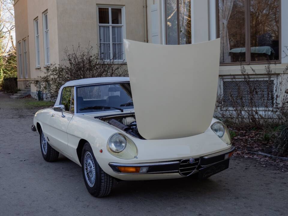 Image 33/58 of Alfa Romeo 2000 Spider Veloce (1977)