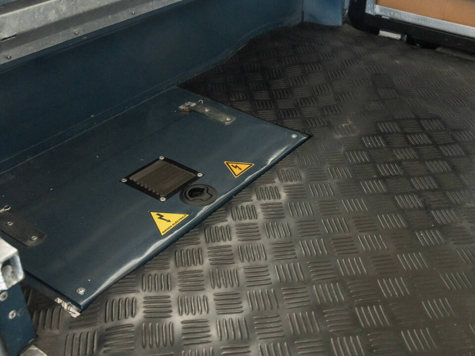 Image 22/31 of Land Rover 109 (1980)