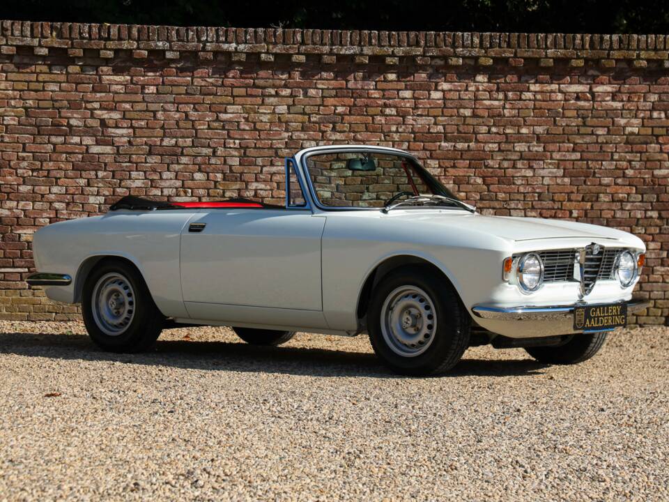 Image 17/50 of Alfa Romeo Giulia 1600 GTC (1966)
