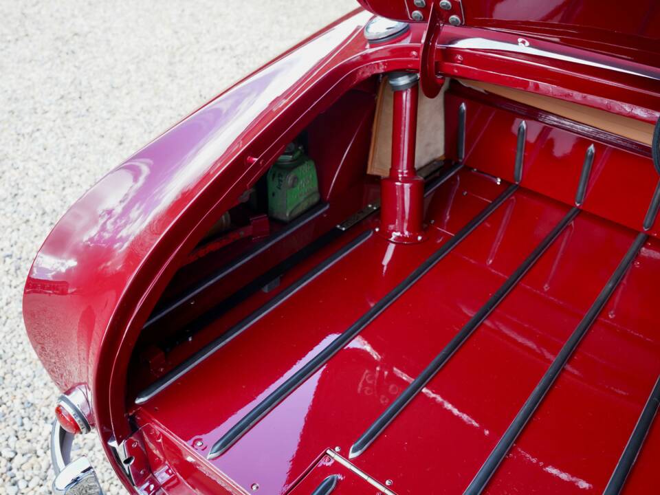 Immagine 16/16 di Aston Martin DB 2/4 Mk II DHC (1955)