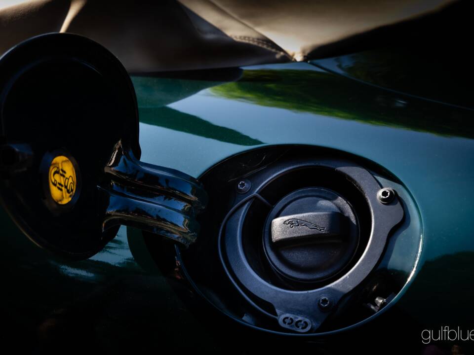 Image 11/70 of Jaguar XKR (2004)