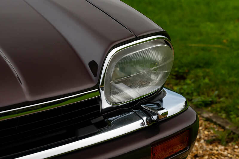 Image 48/50 of Jaguar XJS 6.0 (1993)