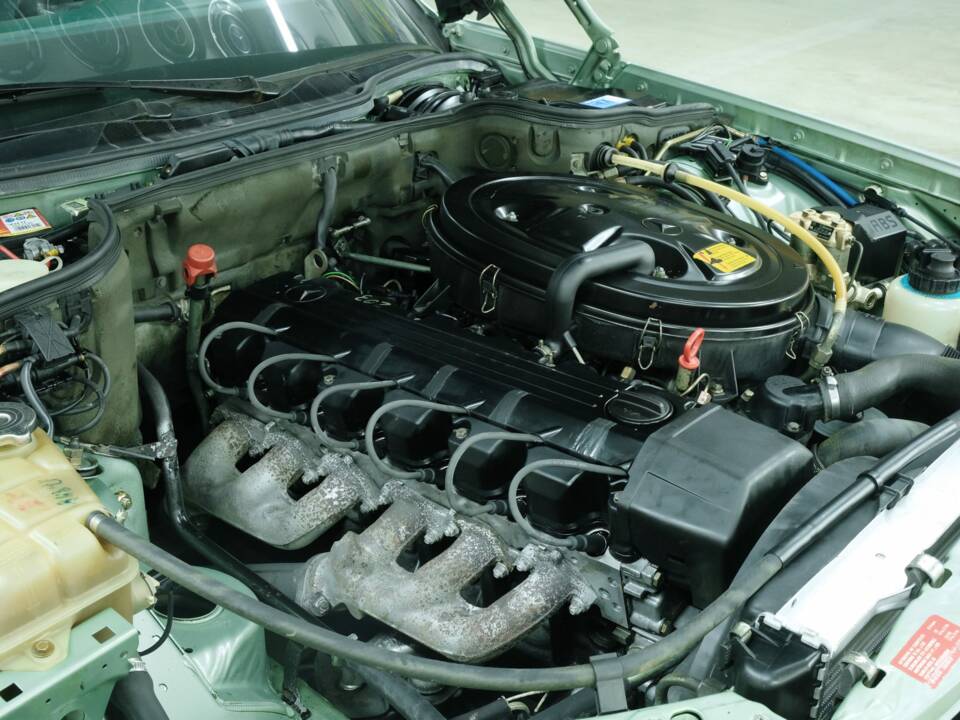Bild 18/50 von Mercedes-Benz 300 SE (1986)