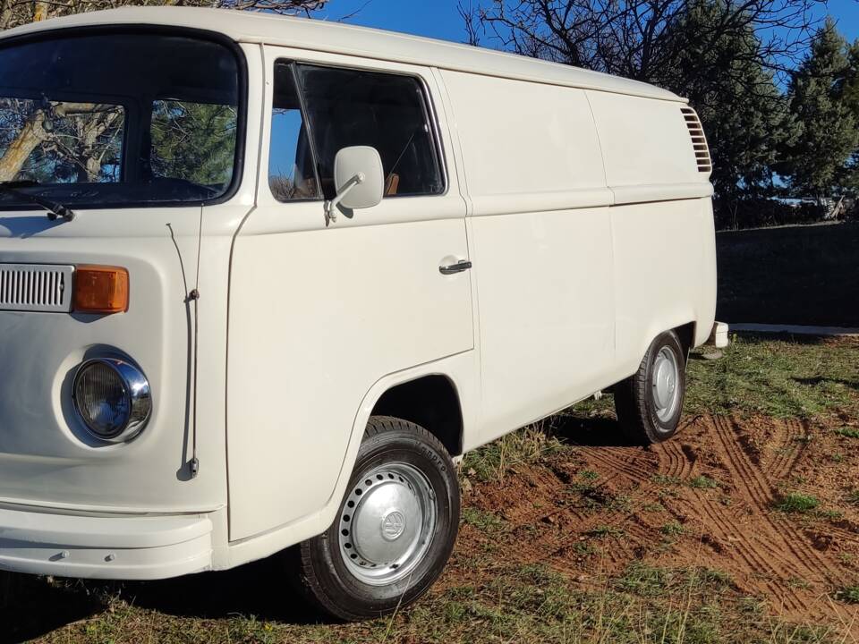Bild 72/98 von Volkswagen T2b Kastenwagen (1979)