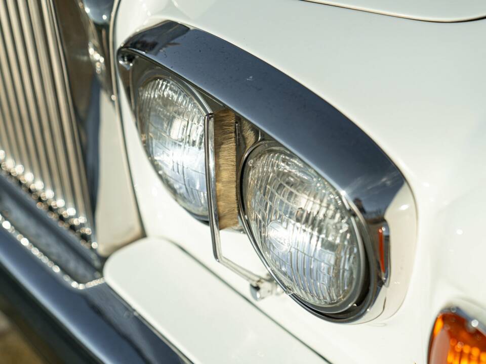 Image 21/50 of Rolls-Royce Silver Shadow II (1979)