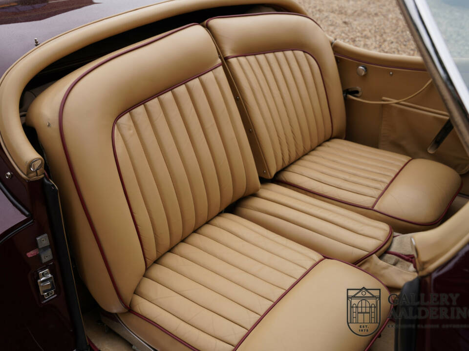 Image 43/50 of Jaguar XK 140 SE-C OTS (1956)