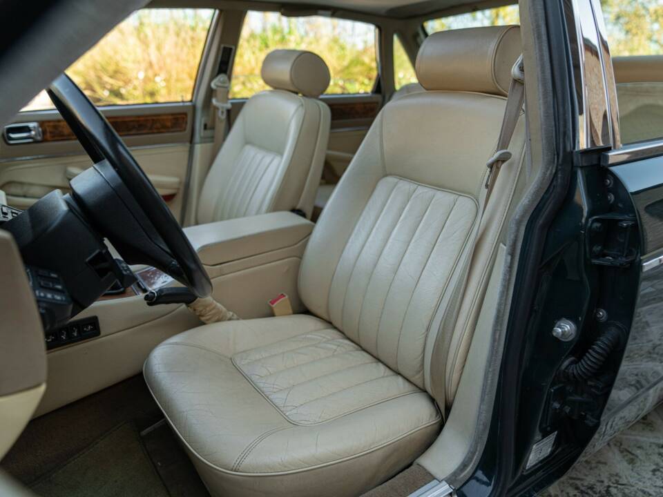 Afbeelding 37/50 van Daimler XJ 6 4.0 (1991)