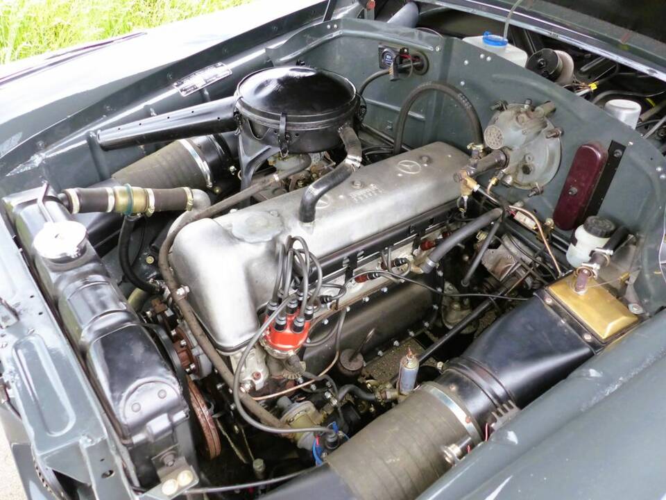 Mercedes-Benz 220 S Limousine 63 kW/85 PS (W 180)