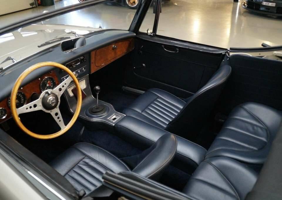 Image 10/50 de Austin-Healey 3000 Mk III (BJ8) (1965)