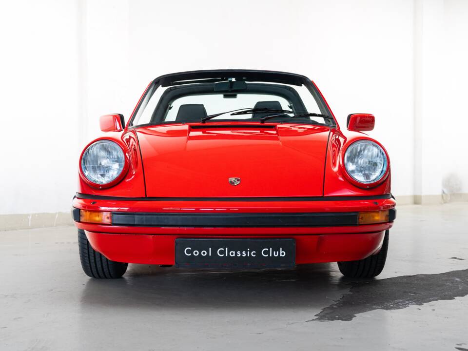 Image 2/31 of Porsche 911 Carrera 3.2 (1988)
