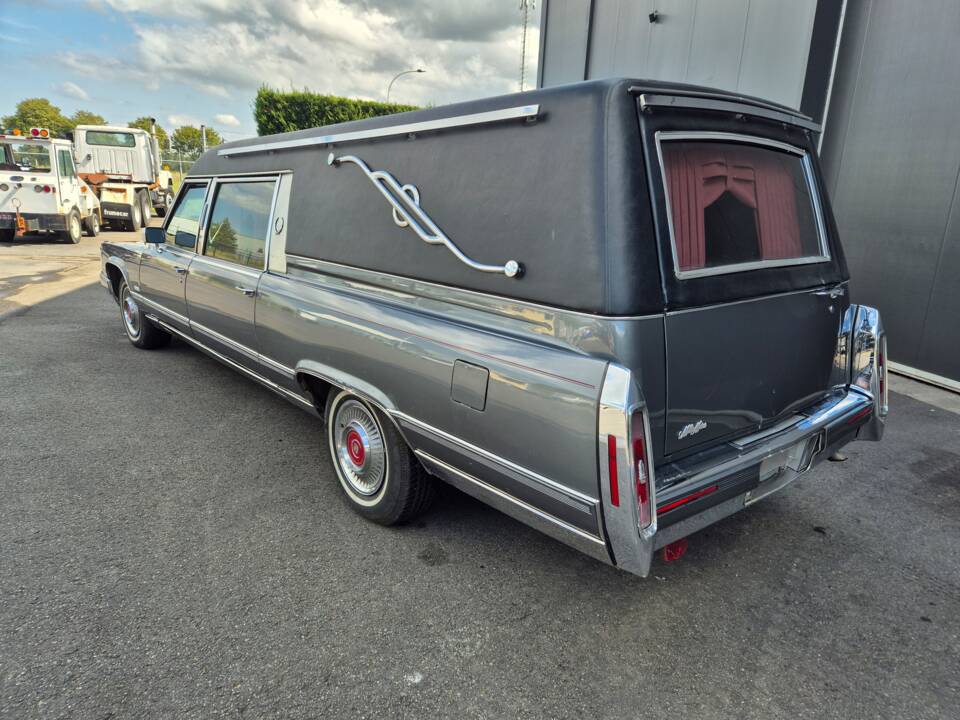 Image 4/8 of Cadillac Fleetwood Brougham (1992)