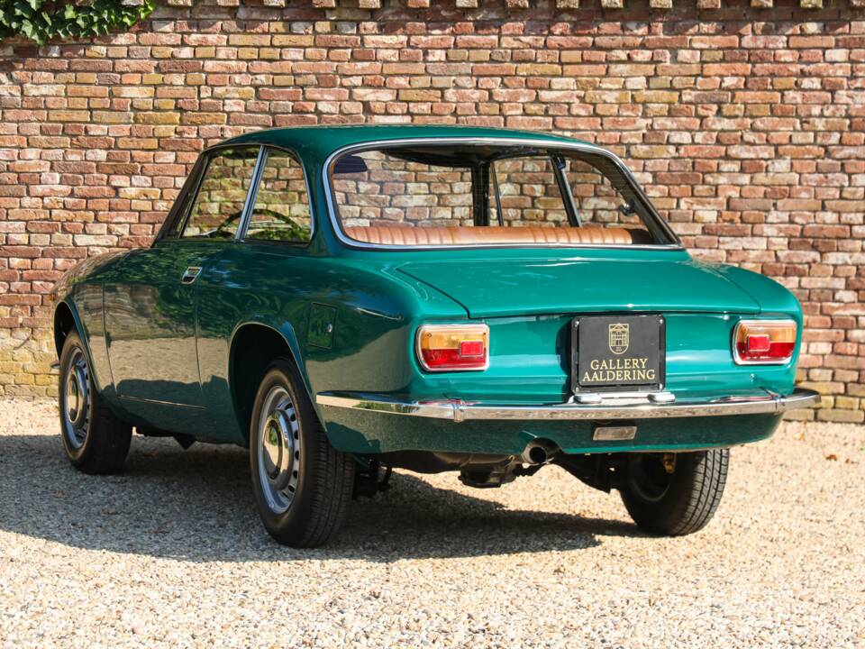 Bild 22/50 von Alfa Romeo Giulia 1300 GT Junior (1972)