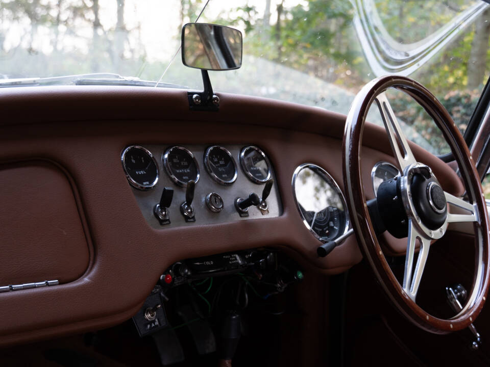 Image 12/13 of Daimler SP 250 (1960)