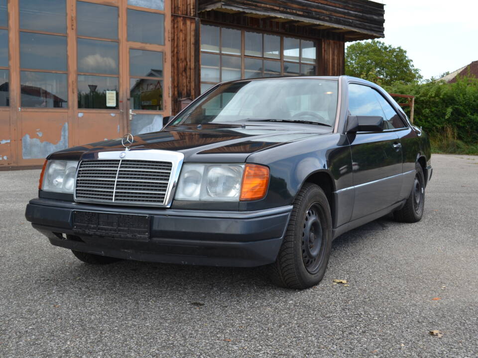 Bild 2/25 von Mercedes-Benz 300 CE (1989)