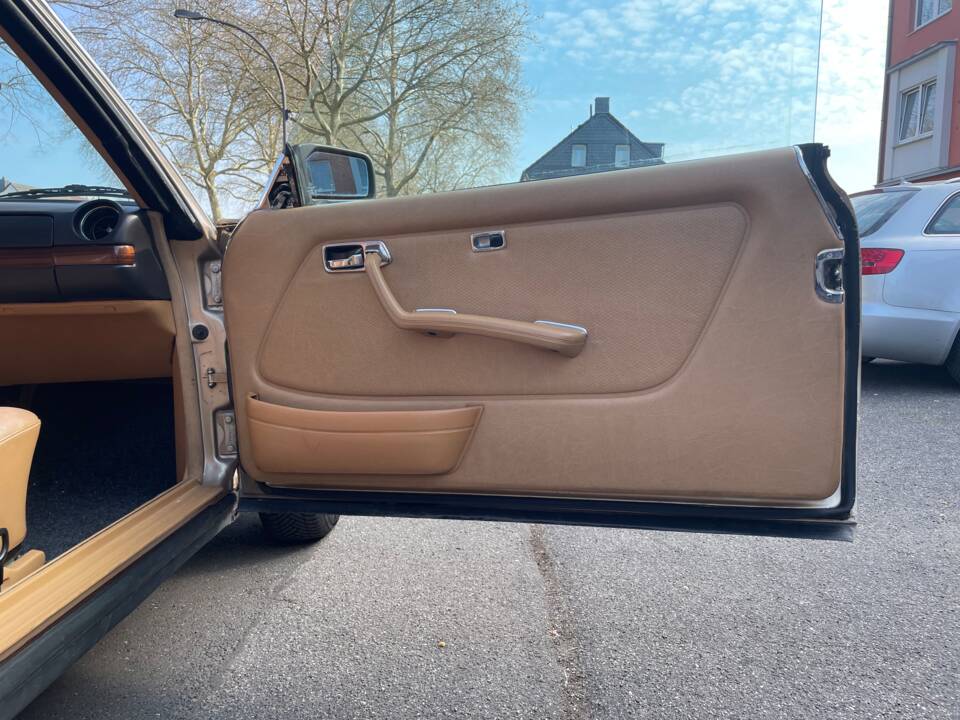 Image 17/20 de Mercedes-Benz 280 CE (1981)