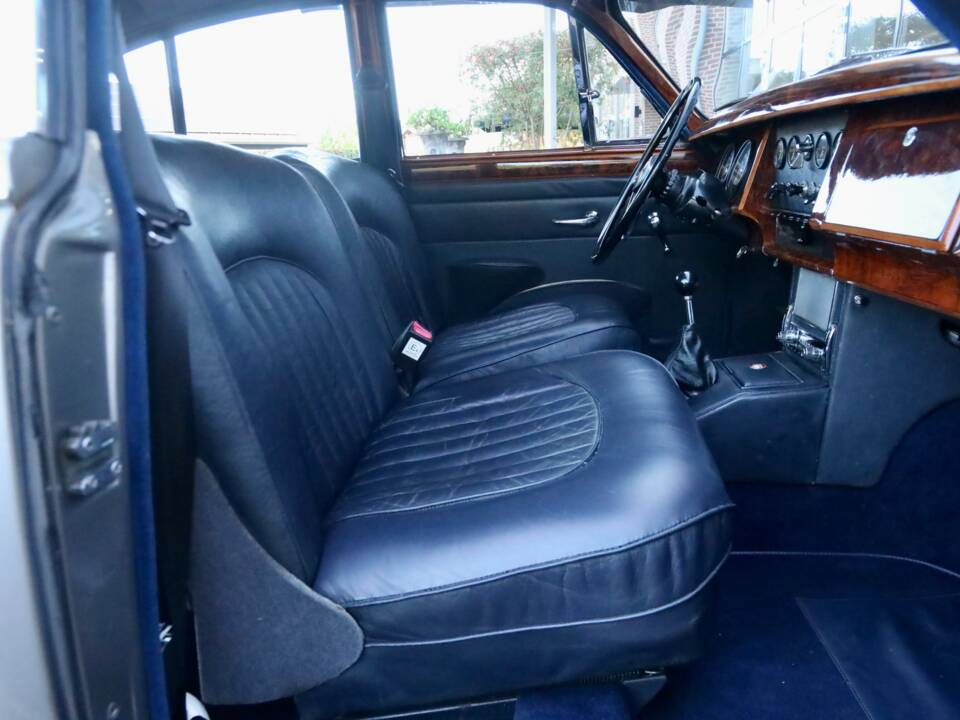 Image 26/50 of Jaguar Mk II 3.4 (1966)