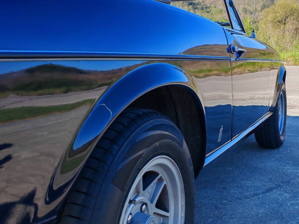 Image 16/42 of FIAT 124 Spider CS1 (1975)