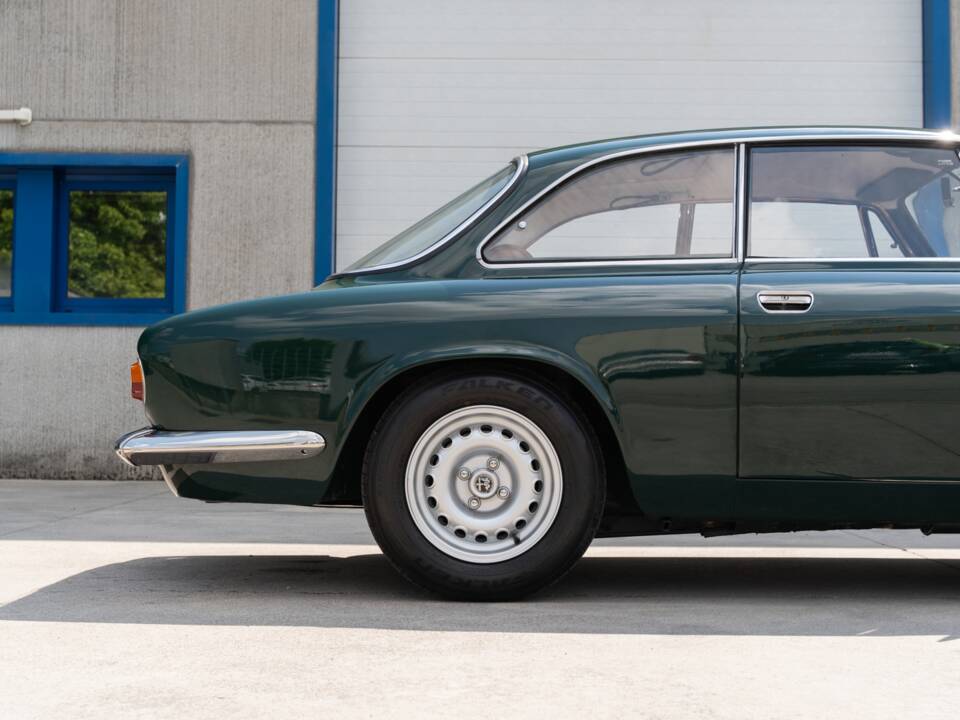 Image 37/83 of Alfa Romeo Giulia GT 1300 Junior (1968)
