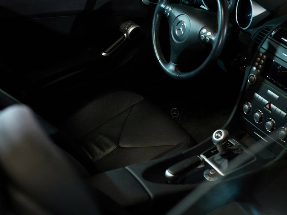 Image 30/32 of Mercedes-Benz SLK 200 Kompressor (2004)