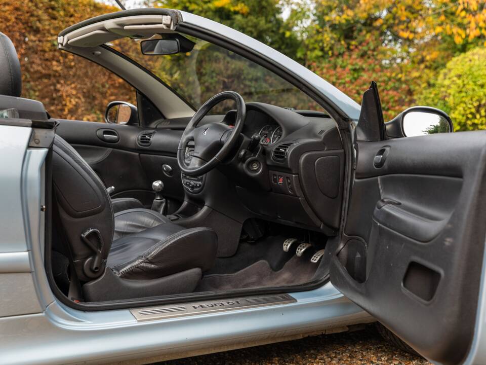 Immagine 16/40 di Peugeot 206 CC 1.6 16V (2003)