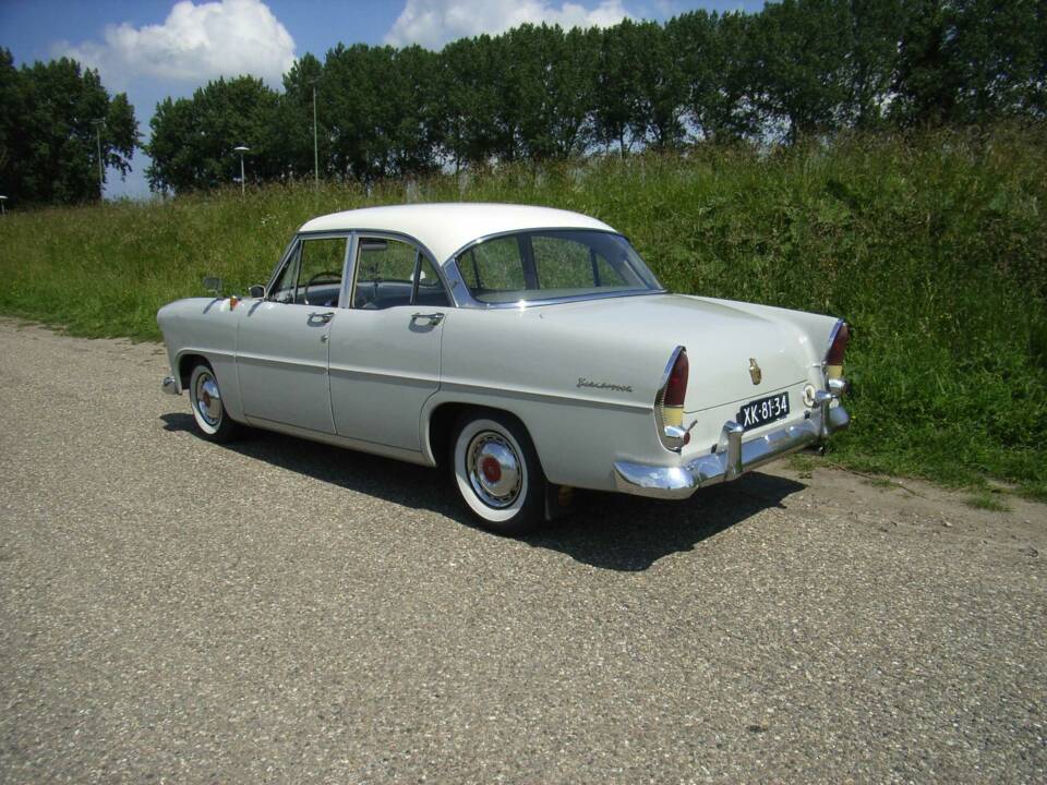 Afbeelding 3/10 van SIMCA Vedette Versailles (1958)