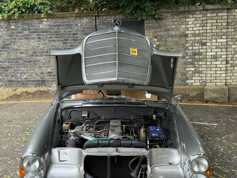 Bild 47/50 von Mercedes-Benz 220 SE b (1966)