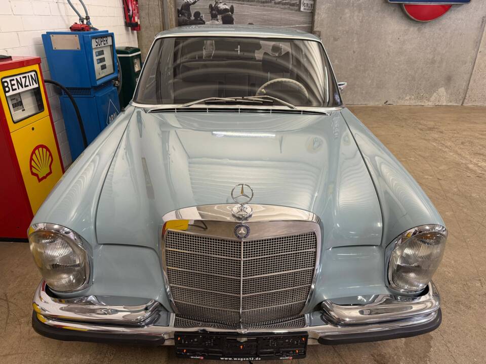 Image 4/20 of Mercedes-Benz 250 SE (1967)